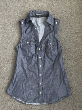 Express Sleeveless Chambray Button-Down Shirt - Denim Blue